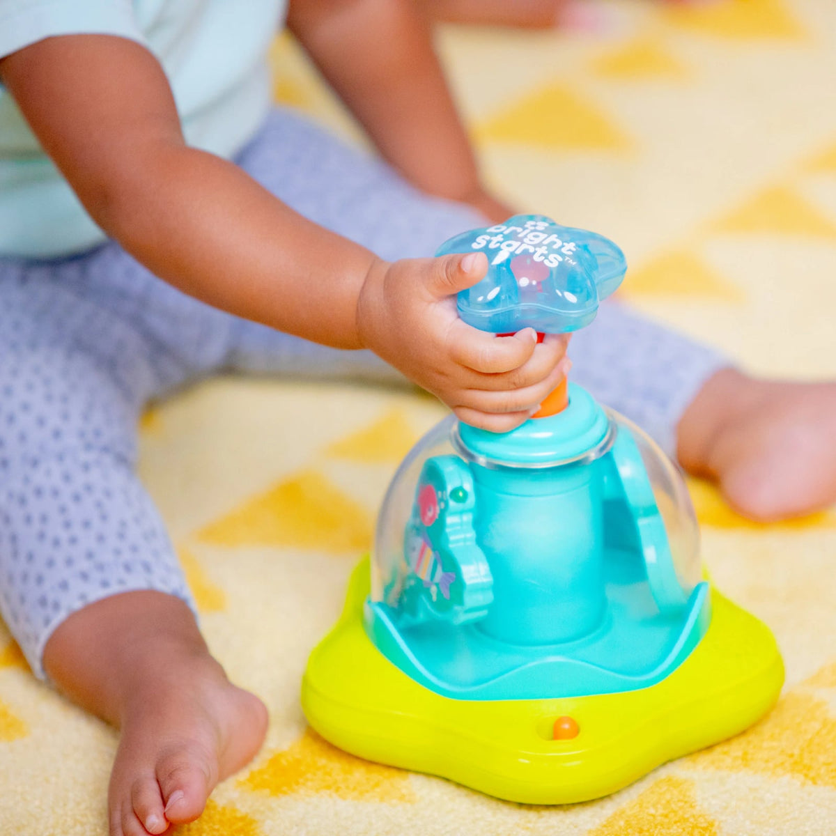 Bright Starts Press Glow Spinner Musikspielzeug 6m+