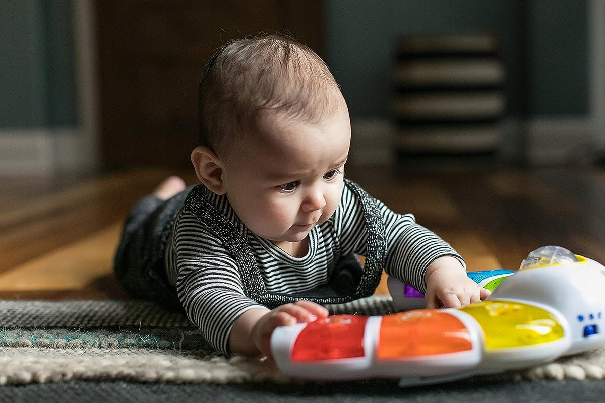 BABY EINSTEIN panel so svetlom, hrkálkou, melódiami a slovami v 3 jazykoch