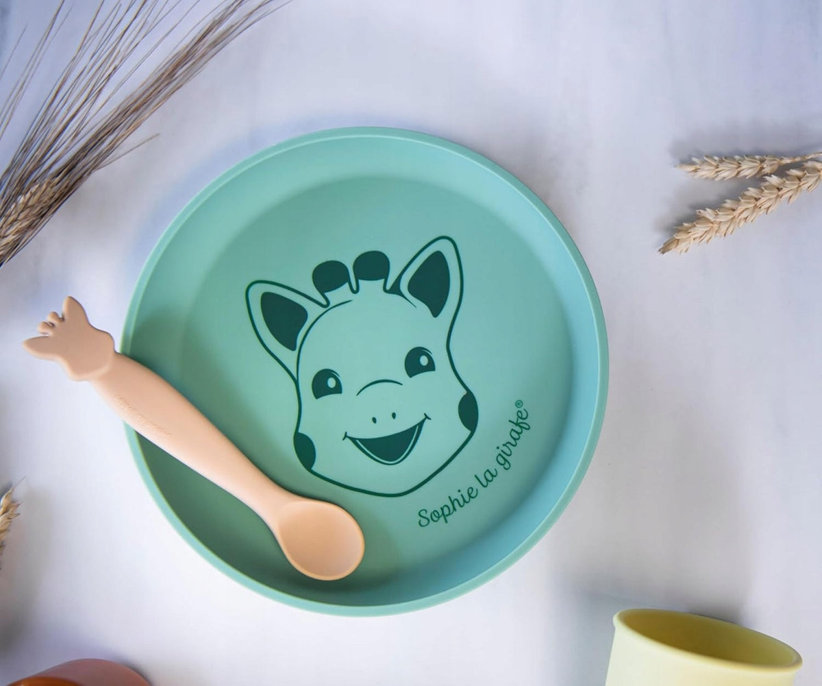 ŻYRAFA SOPHIE talerz silikonowy 6msc+ zielony z łyżeczką, bezpieczny talerzyk dla dziecka