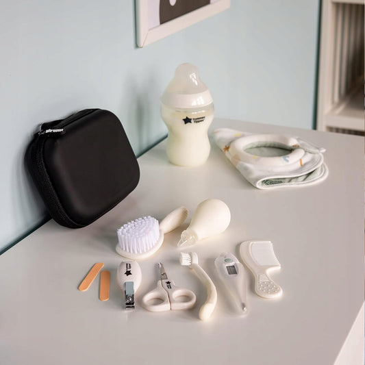 TOMMEE TIPPEE CareProtect zestaw do pielęgnacji dziecka 9 elementów + etui, biało-czarny zestaw akcesoriów
