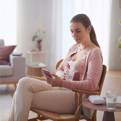 PHILIPS AVENT SCF396/31 LAKTATOR elektryczny z akcesoriami, mama używa laktatora w domu
