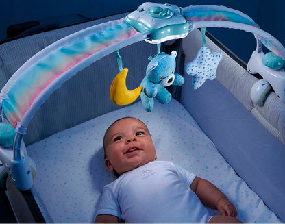 CHICCO Rainbow Sky 2-in-1 Kinderwagenbügel und Spieluhr mit Nachtlicht