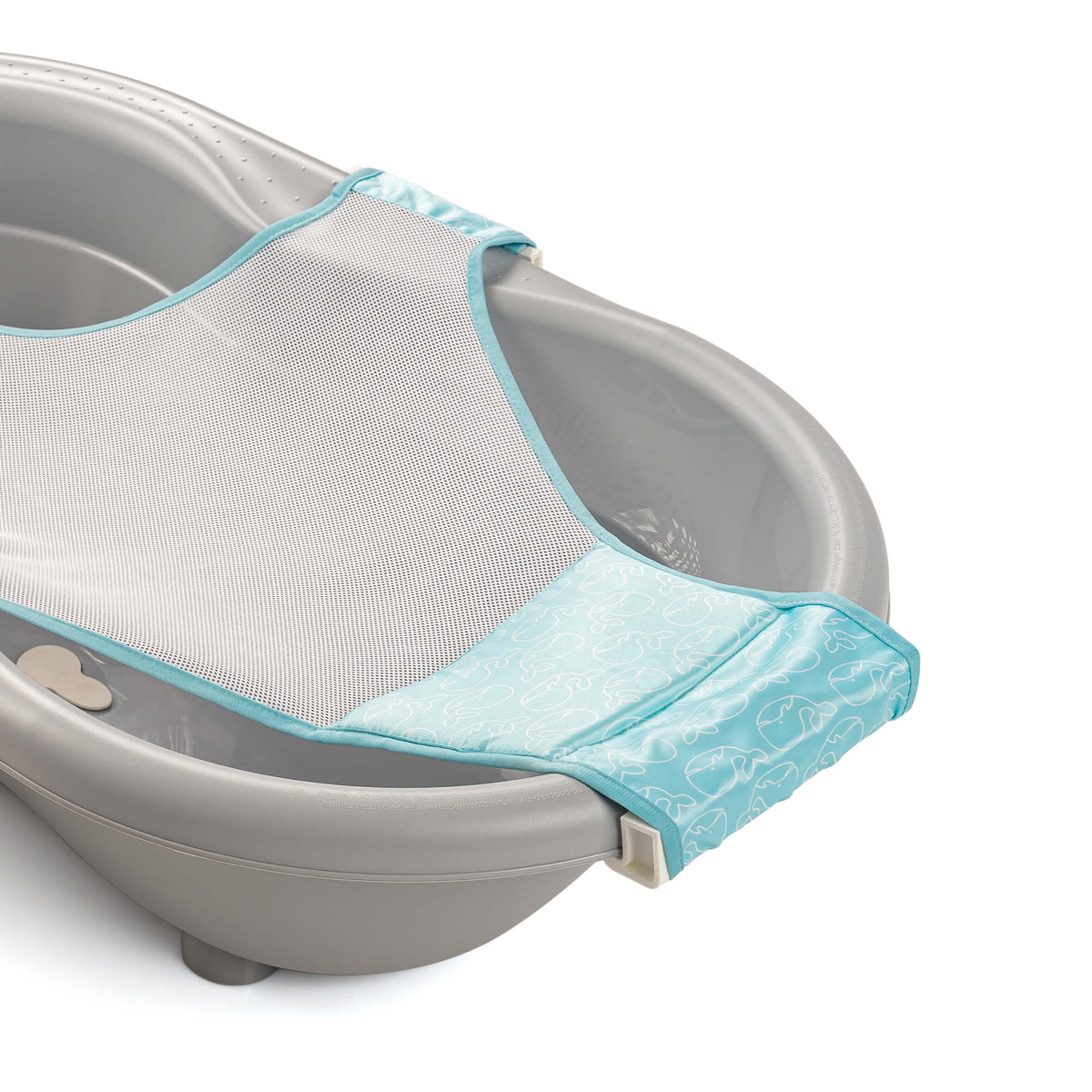 Siatka Reer MyHappyBath Sling 76072 rozpięta nad szarą wanienką, ujęcie pod kątem.