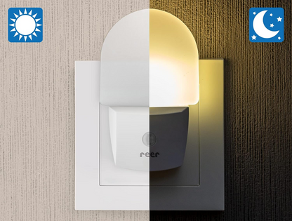 REER NightGuide lampka nocna LED do gniazdka, czujnik ciemności 6 x 9,5 cm biała, automatyczne światło nocne