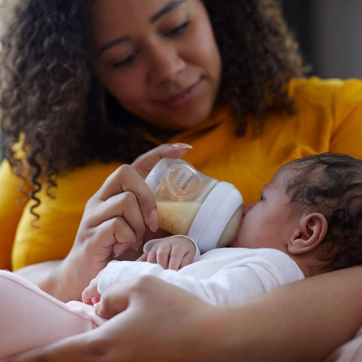PHILIPS AVENT Natural Response zestaw 4 butelki smoczek szczotka, mama karmi niemowlę butelką