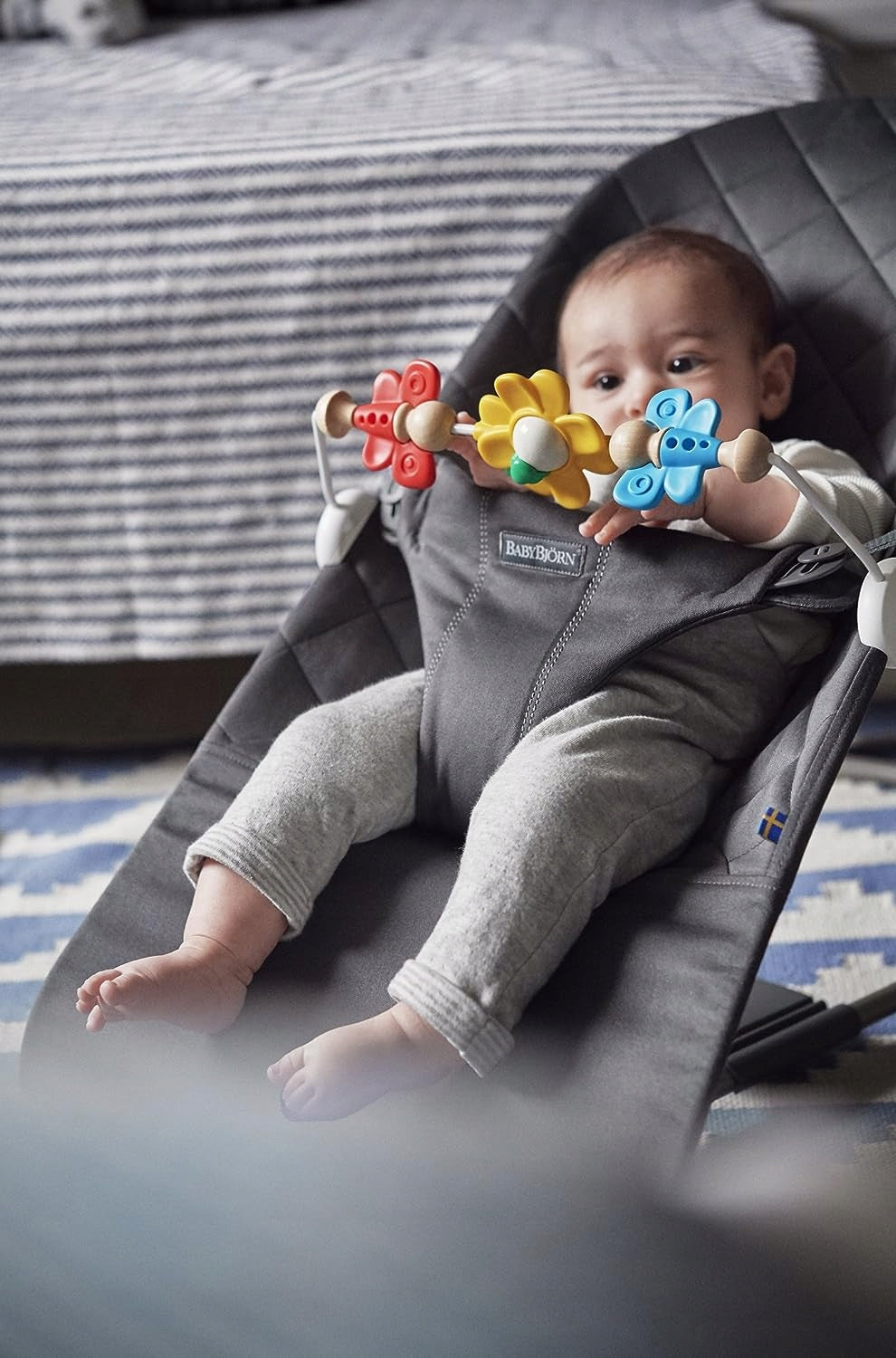 BABYBJORN Flying Friends leseno-plastični lok za ležalnik 31 cm