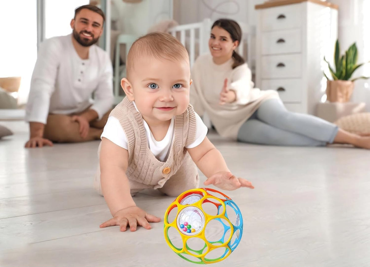 Kikuo Classic Ball kolorowa piłka przy dziecku w pokoju
