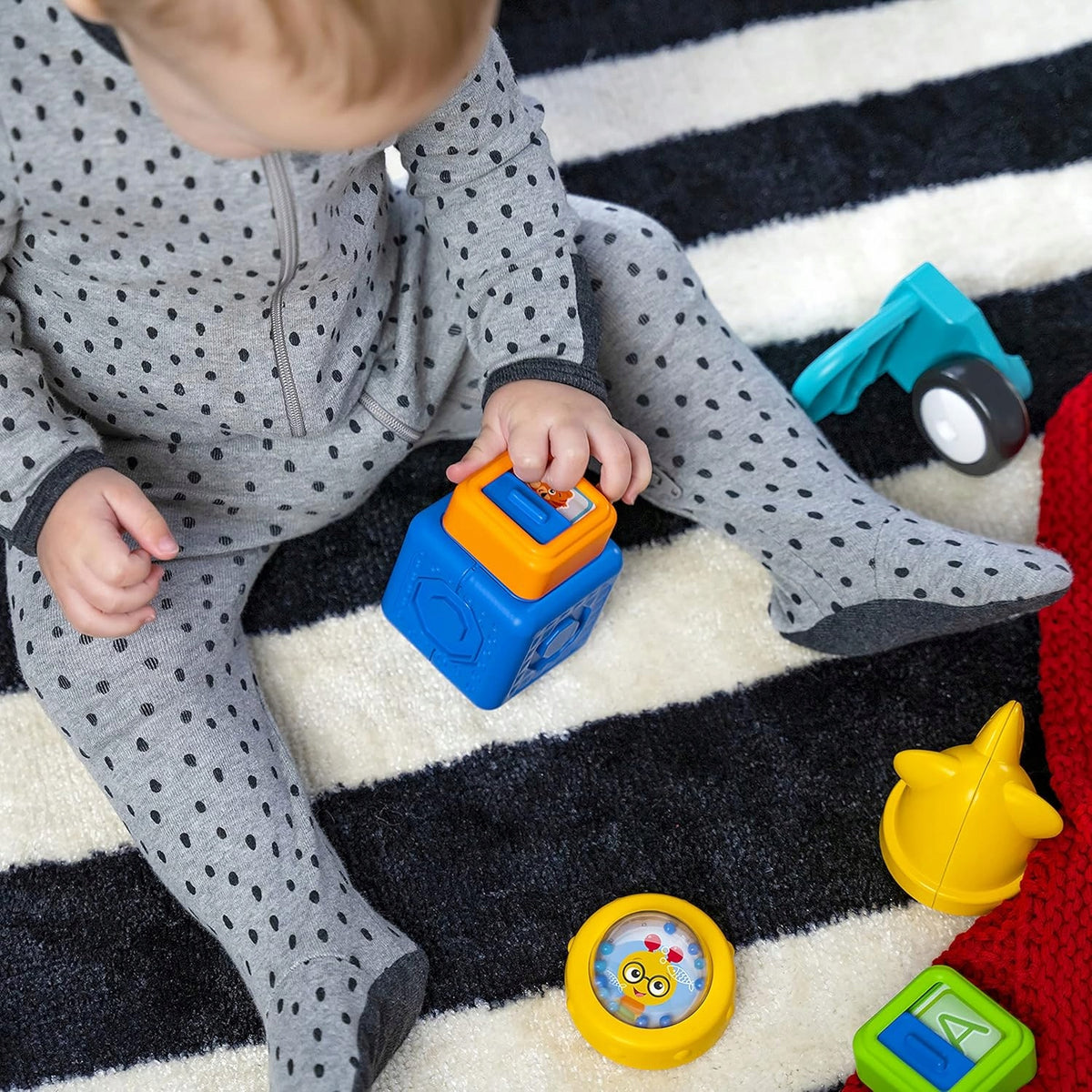 BABY EINSTEIN Connectables Dive & Soar klocki magnetyczne 11 sztuk – dziecko bawi się kolorowymi klockami
