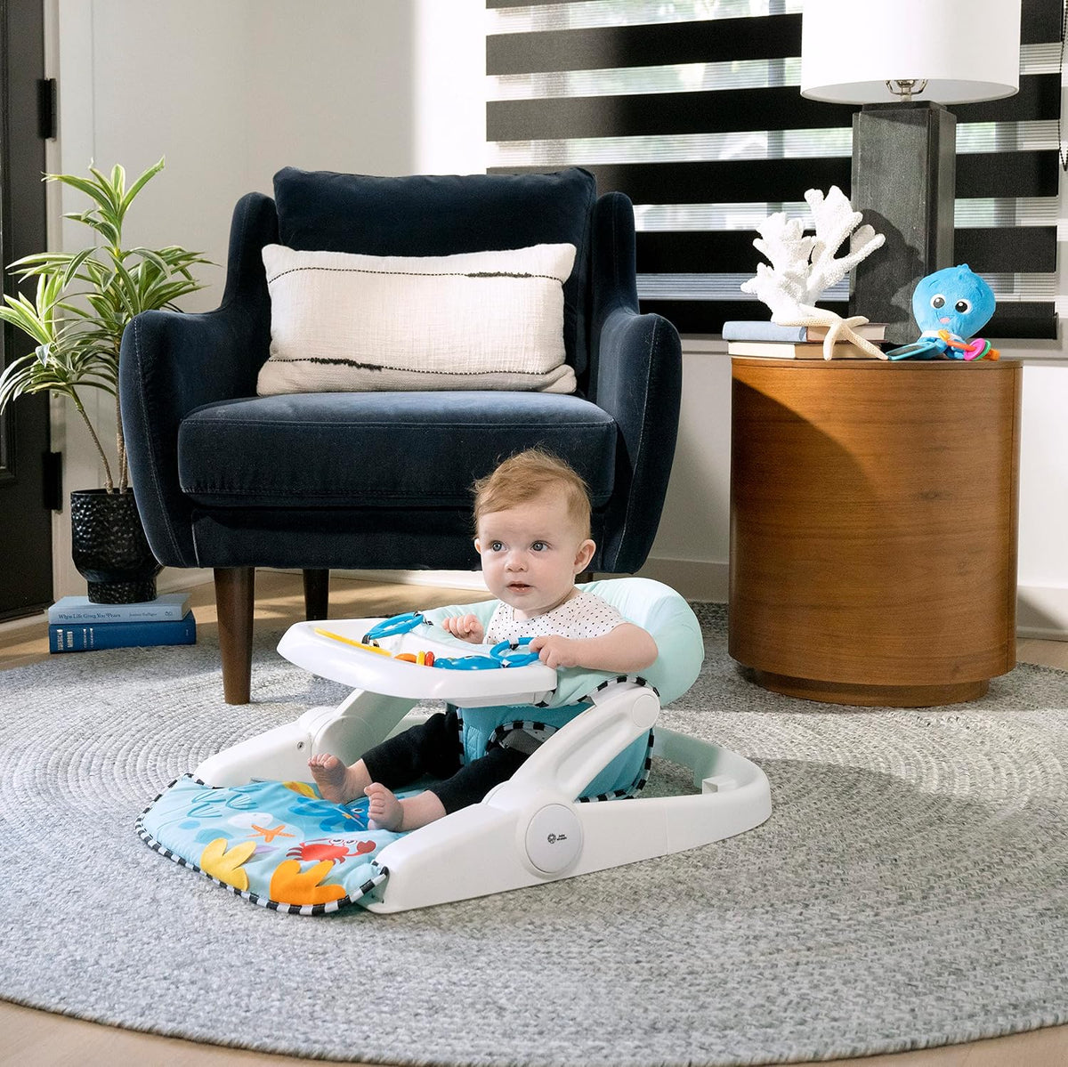Baby Einstein Sea of Support sedež 2v1 z odstranljivo mizico 4m+