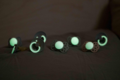BIBS SUPREME GLOW simetrične dude za pomirjanje iz silikona 6m+