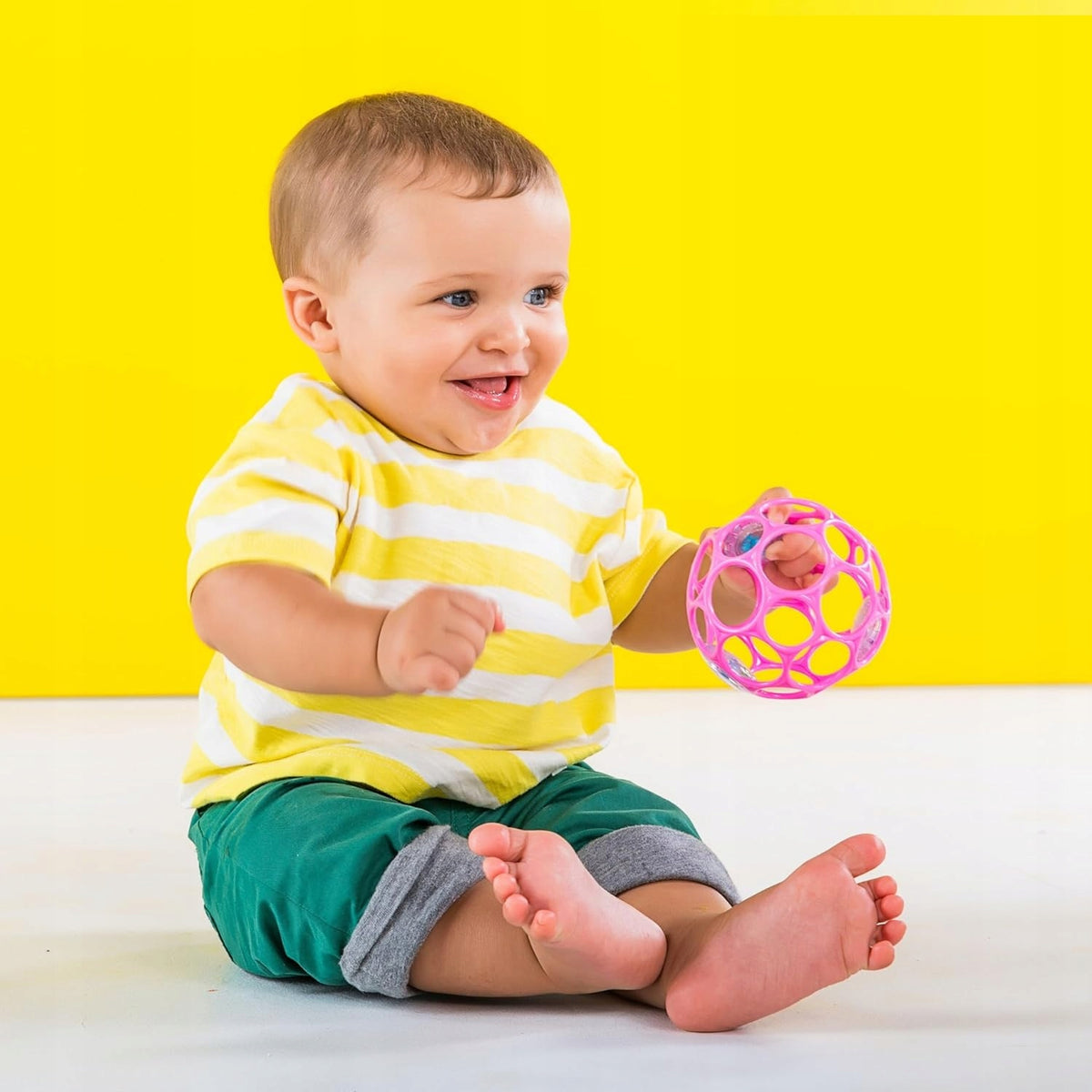 BRIGHT STARTS Oball Rattle silikonowy chwytak gryzak z grzechotką 10 cm, różowy gryzak dla niemowląt 0+