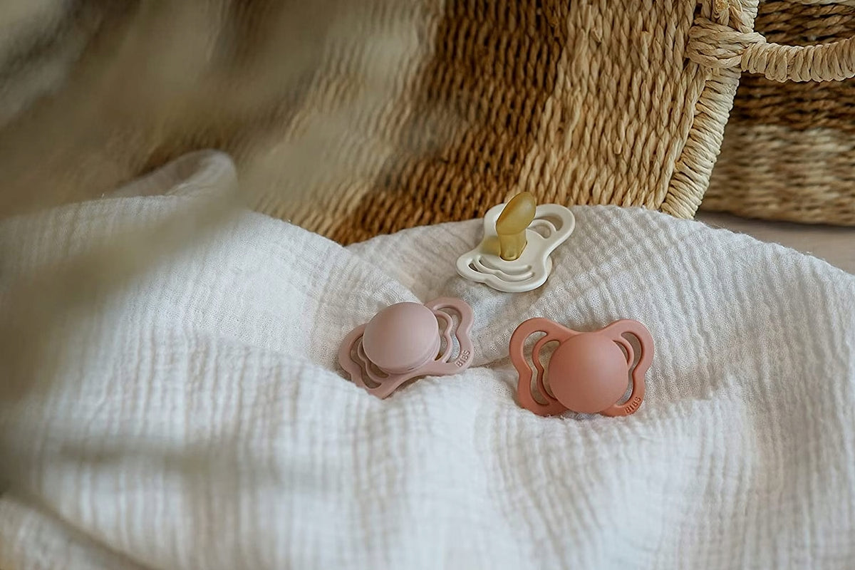 BIBS COUTURE dude za pomirjanje SILIKON 0-6 mesecev ANATOMSKA