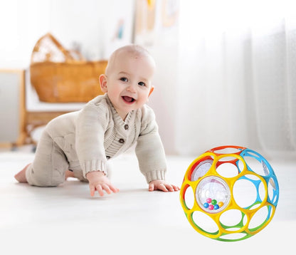 Kikuo Classic Ball niemowlę przy kolorowej piłce