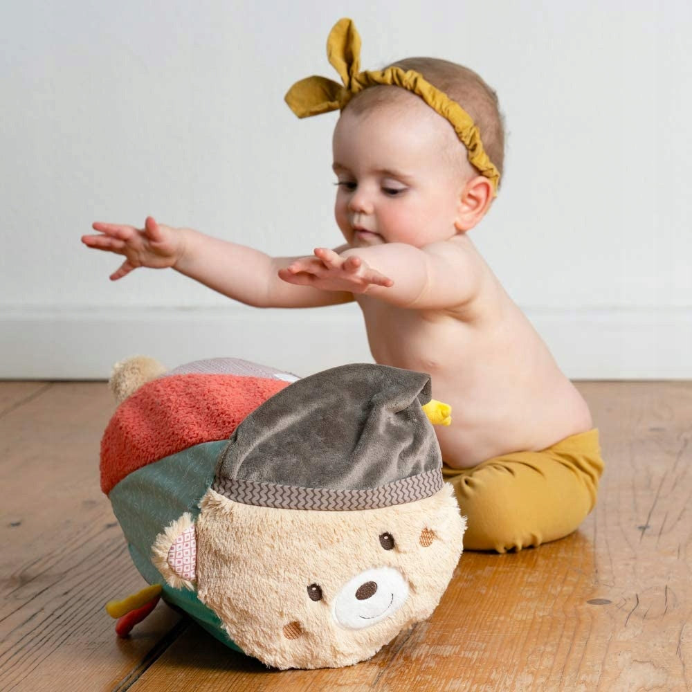 FEHN Bruno rolka do raczkowania dla niemowląt 6m+ miś Bruno do raczkowania wspiera rozwój sensoryczny