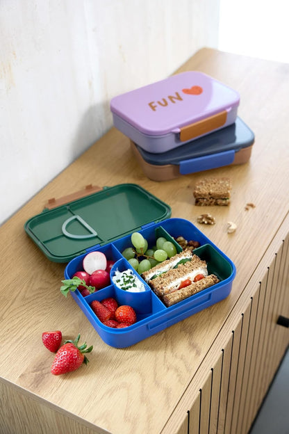 LÄSSIG Bento-Brotdose mit Fächern 17 × 21 cm LITTLE GANG SMILE