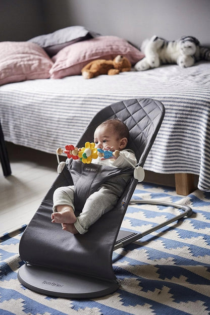 BABYBJORN Flying Friends leseno-plastični lok za ležalnik 31 cm