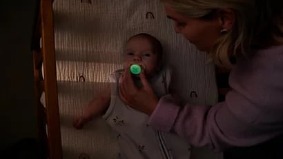 Philips Avent Ultra Start Night – dziecko ze świecącym smoczkiem